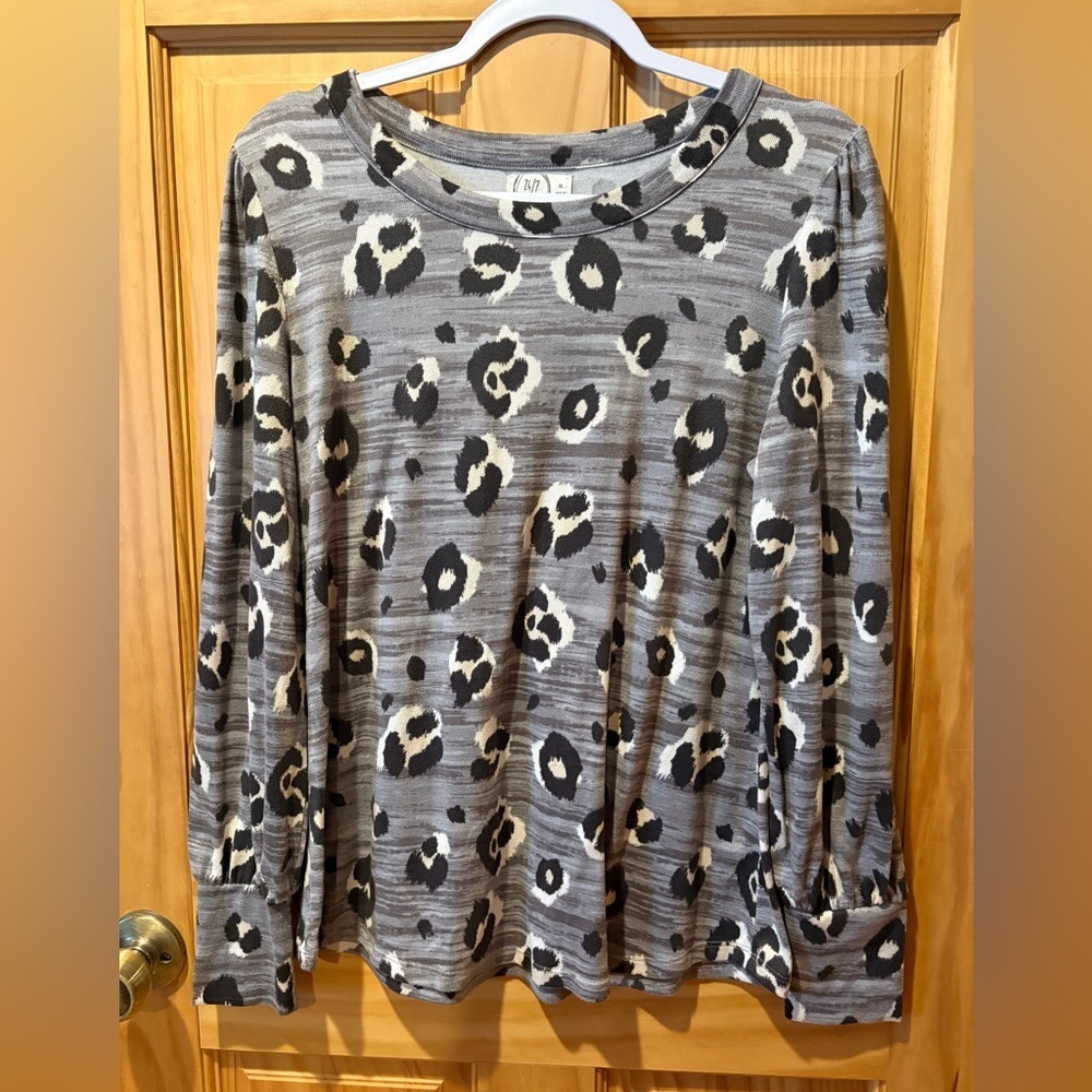 Maurices 24/7 Super Soft Black Gray White Leopard Print top size M